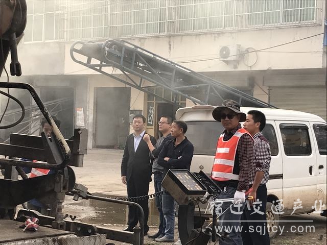 市公路处向导莅临公路养护YHL3标检查工程希望情形.JPG