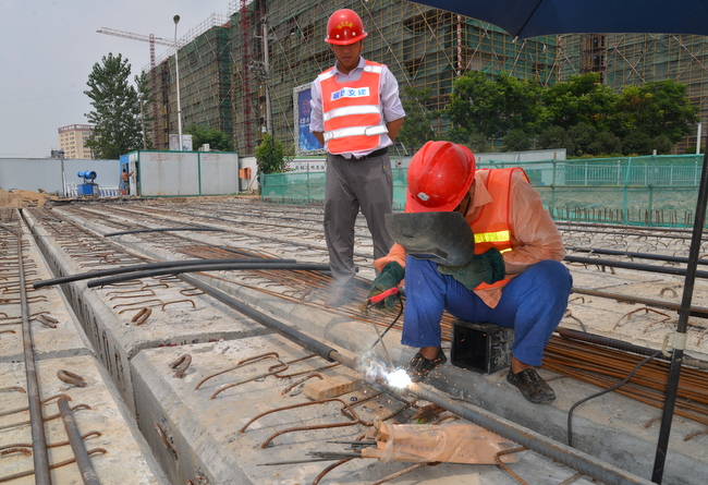 西湖西路建设现场.JPG